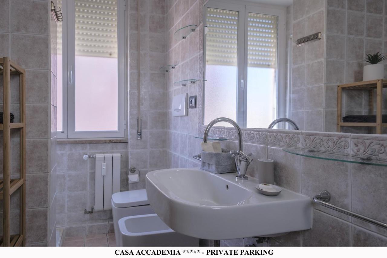 Elegante Casa Accademia ***** - Private Parking Apartment Livorno Bagian luar foto